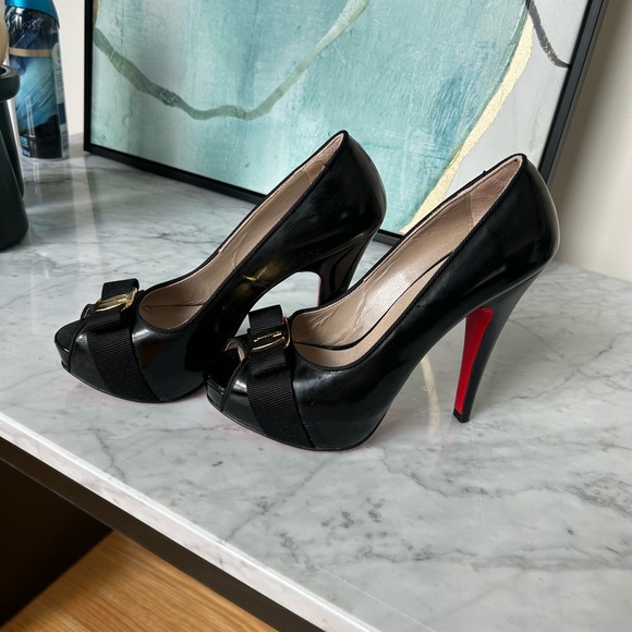 Elegant Black Peep-Toe Heels - Picture 1 of 4